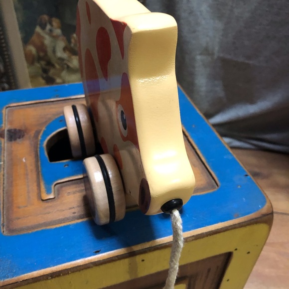 Wooden pig pull toy. - Picture 2 of 4